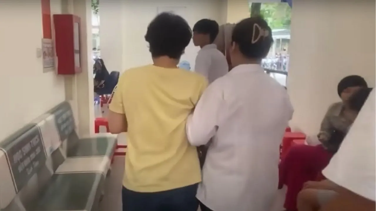 yeah1-phu-huynh-bi-trom-50-trieu-khi-lam-thu-tuc-nhap-hoc-vao-lop-10-cho-con-1