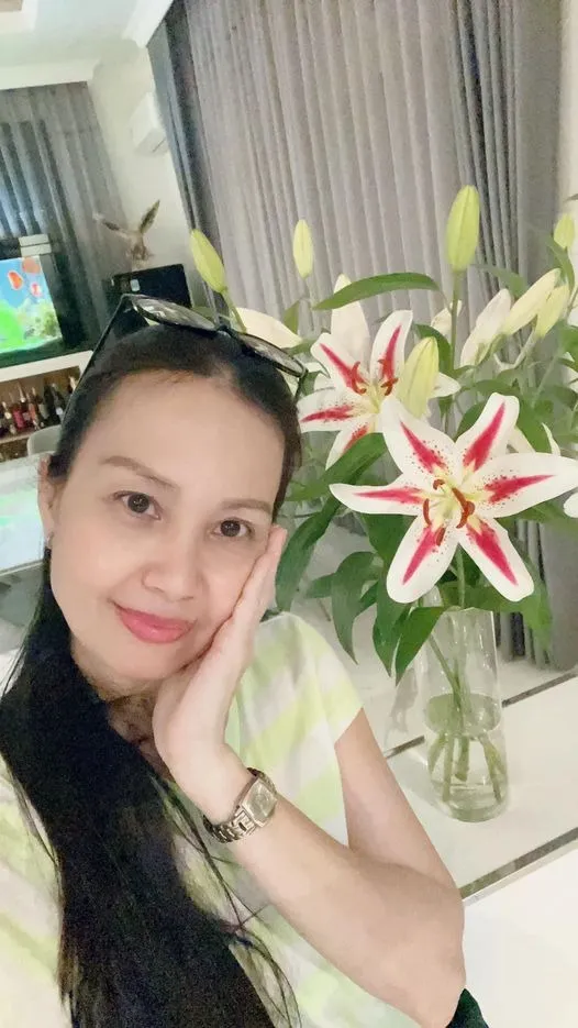 yeah1-cam-ly-khoe-mat-moc-o-tuoi-53 (4)