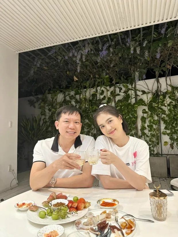 yeah1-ngoc-trinh-va-bac-si-cao-huu-thinh-dinh-nghi-van-hen-ho (2)