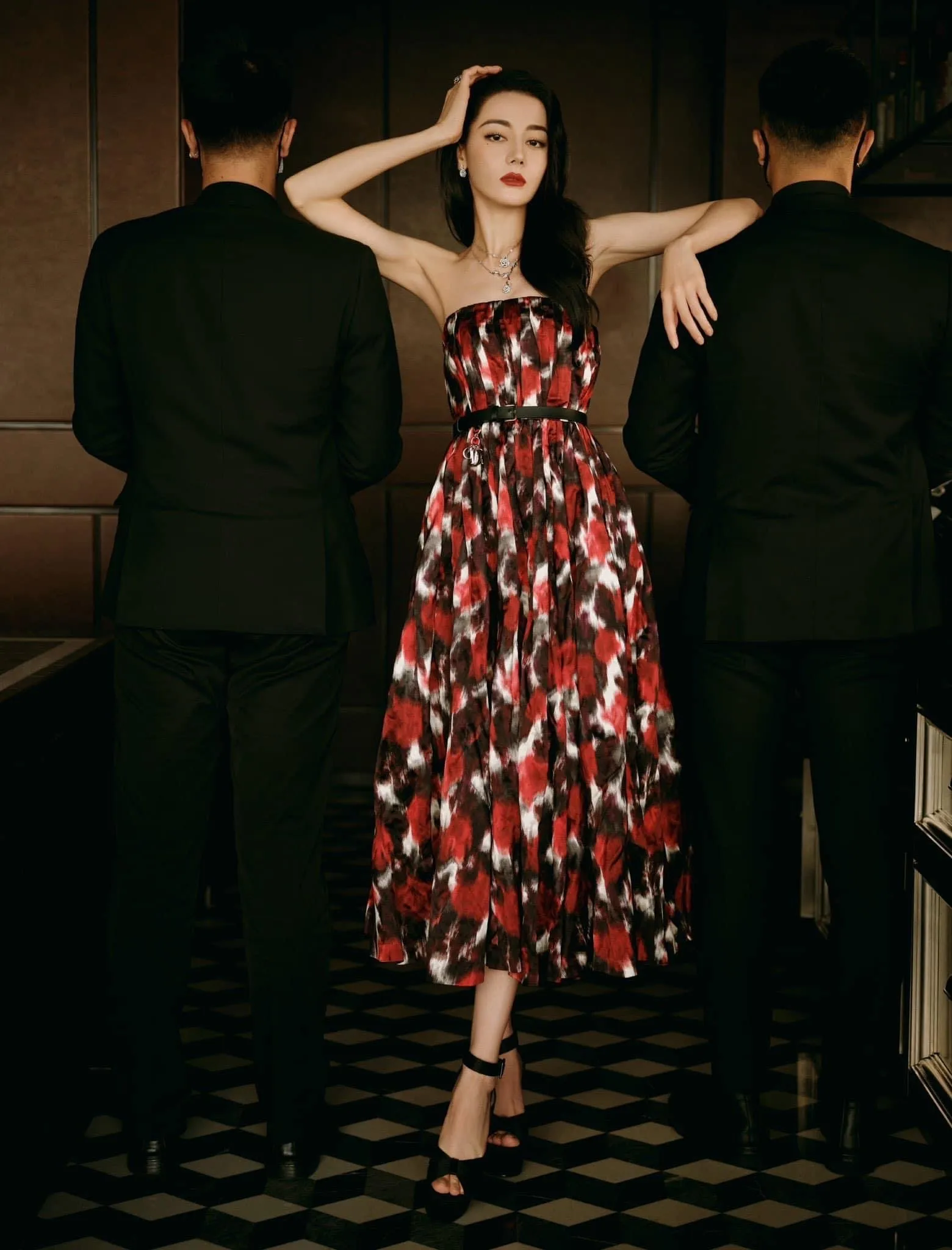 yeah1-dich-le-nhiet-ba-bi-che-kem-sac (1)