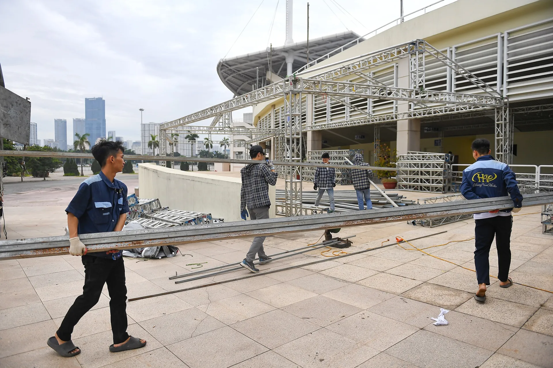 yeah1-san-khau-blackpink-dang-duoc-lap-dat-ra-sao (16)