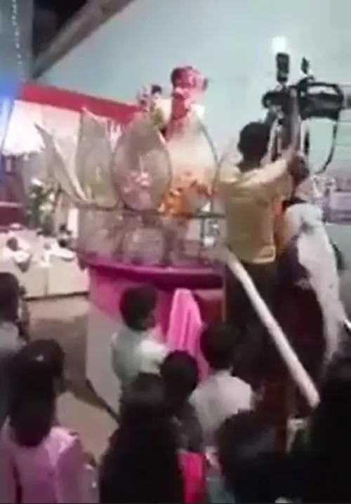 yeah1-me-chong-danh-co-dau-chu-re-giua-dam-cuoi (3)