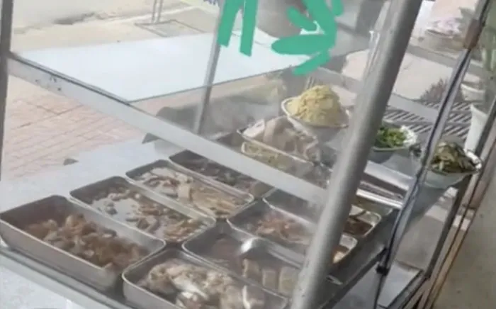 yeah1-do-an-thua-do-lai-vao-khay (3)