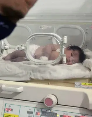 yeah1-em-be-duoc-sinh-ra-trong-tham-hoa (5)