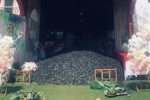 yeah1-nguoi-yeu-cu-do-da-chan-cong-le-cuoi (2)