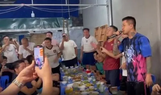 yeah1-tuan-hung-khoe-giong-quan-nhau (7)