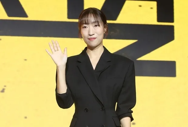 yeah1-nu-chinh-mask-girl (4)