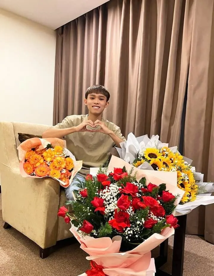 yeah1-ho-van-cuong-bi-khan-gia-nu-cuong-hon (3)