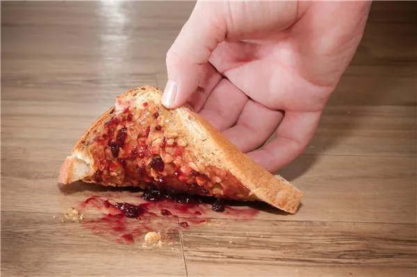 yeah1-thuc-an-roi-xuong-dat (4)