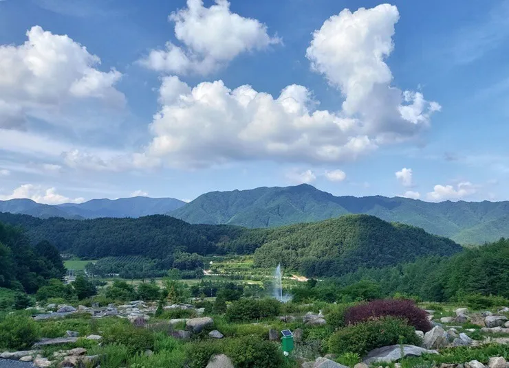 yeah1-han-quoc-xay-dung-lang-viet-nam (2)