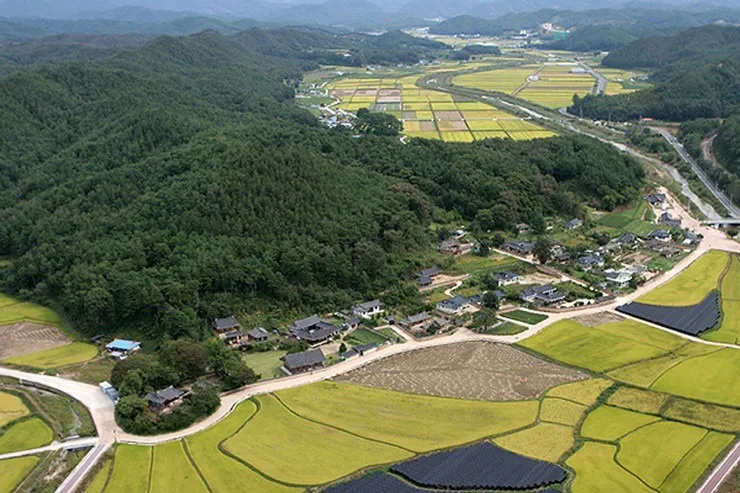 yeah1-han-quoc-xay-dung-lang-viet-nam (4)