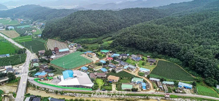 yeah1-han-quoc-xay-dung-lang-viet-nam (7)