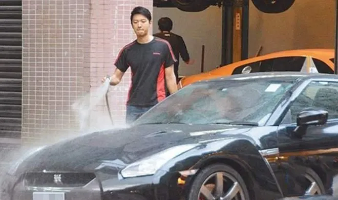 yeah1-my-nam-tvb-het-thoi-phai-di-rua-xe (3)