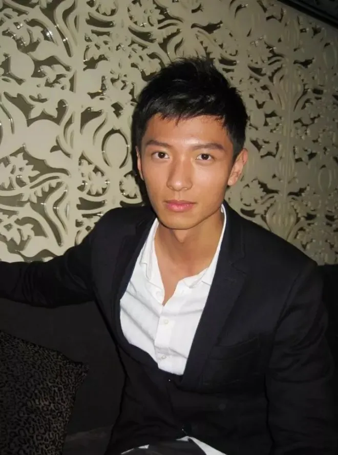 yeah1-my-nam-tvb-het-thoi-phai-di-rua-xe (4)