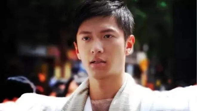 yeah1-my-nam-tvb-het-thoi-phai-di-rua-xe (9)