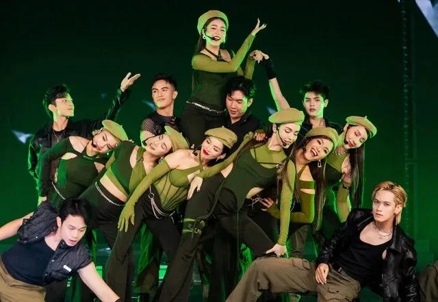 yeah1-hong-nhung-du-day