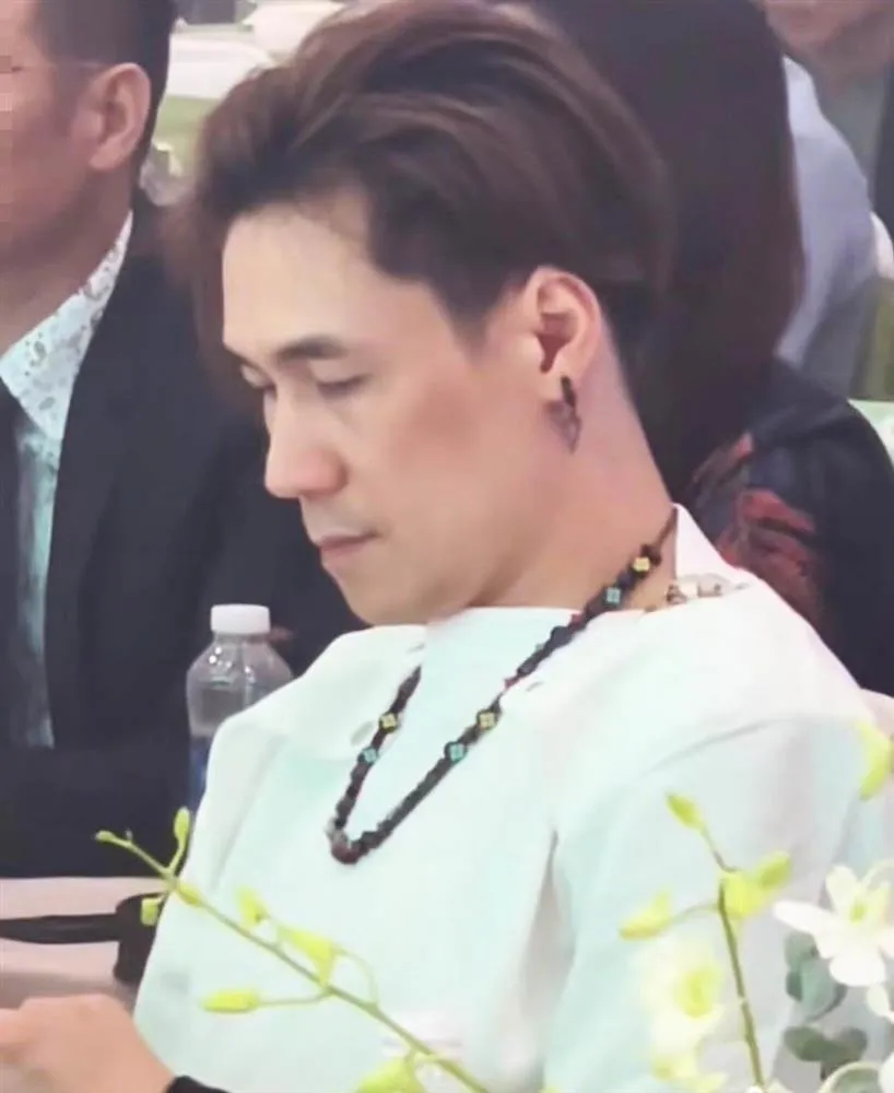 yeah1-khanh-phuong-lo-dien-sau-on-ao (3)