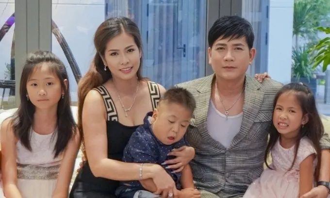 quach-thanh-danh-cuoi-vo-kem-8-tuoi-trong-biet-thu-30-ty (2)