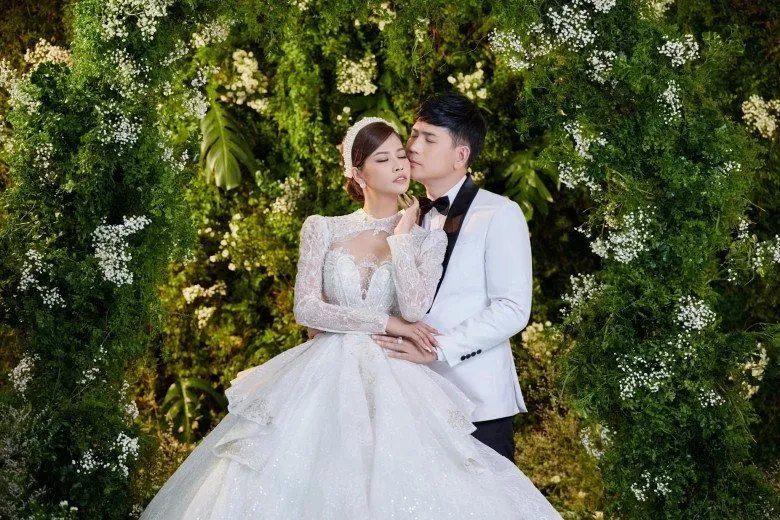 quach-thanh-danh-cuoi-vo-kem-8-tuoi-trong-biet-thu-30-ty (7)