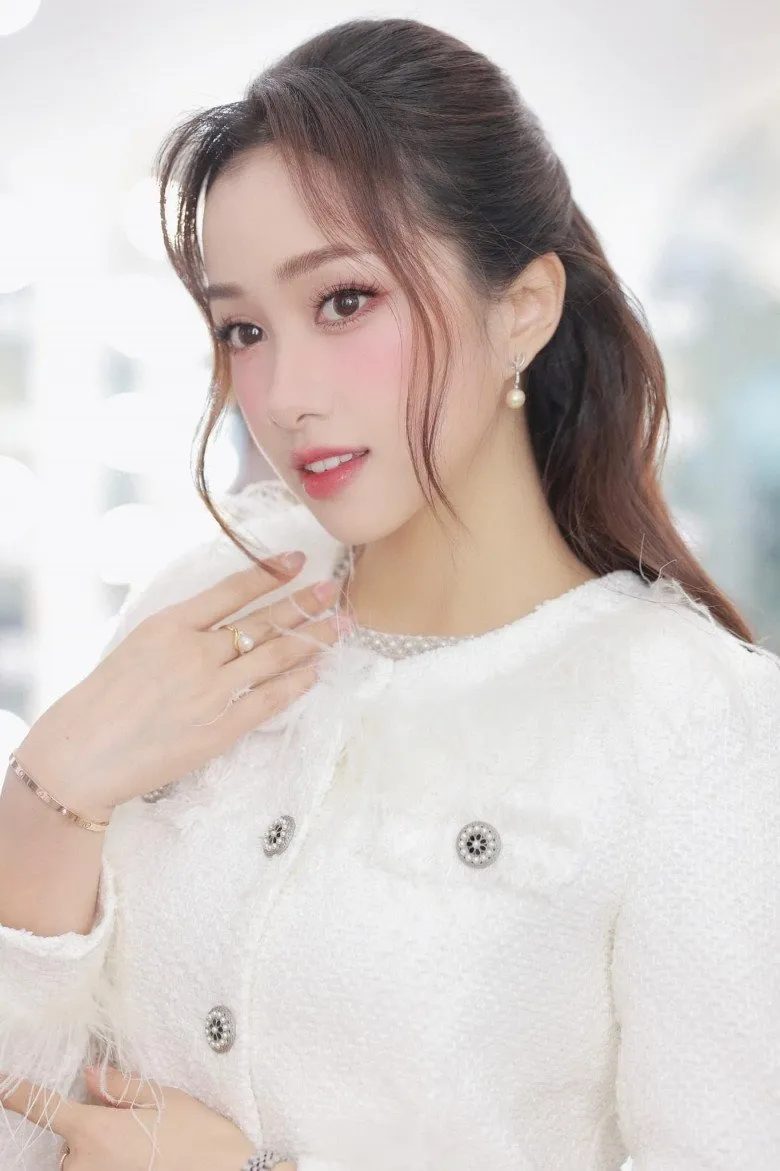 my-nhan-nam-dinh-tung-hut-vuong-mien-vi-bi-to-gian-lan (4)