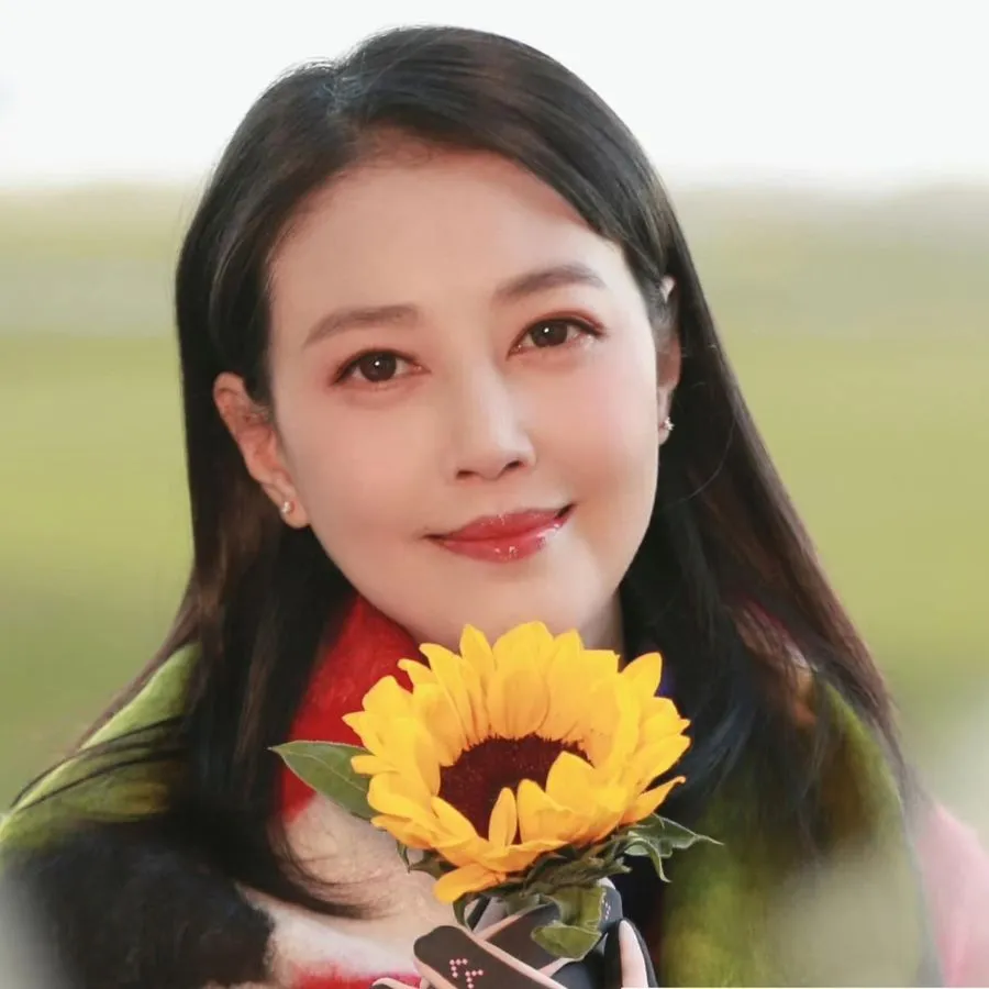 selena-gomez-mac-benh-gio