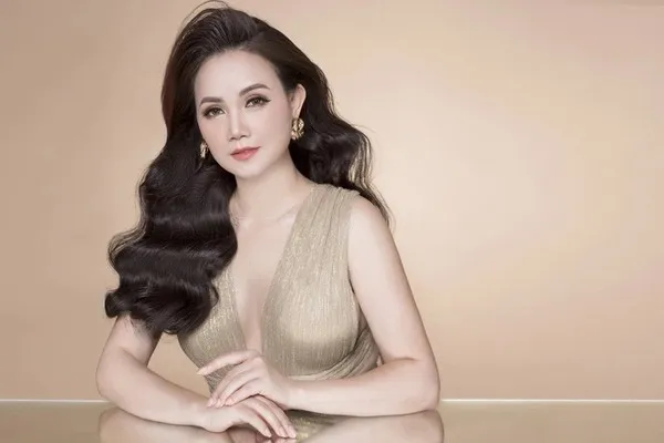 bi-nghi-van-xuong-toc-danh-bong-ten-tuoi-hoang-yen-noi-gi (3)