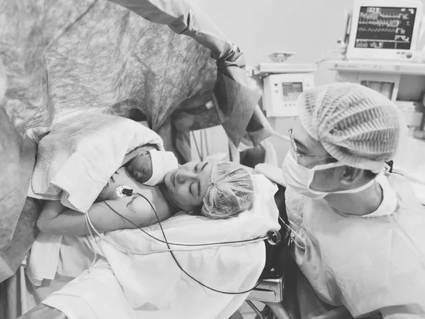 dien-vien-kim-nha-sinh-con-dau-long (1)