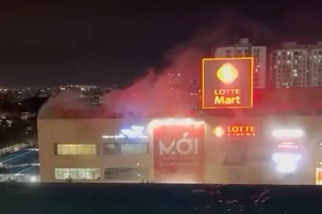 sieu-thi-lotte-mart-tphcm-chay-lon (4)