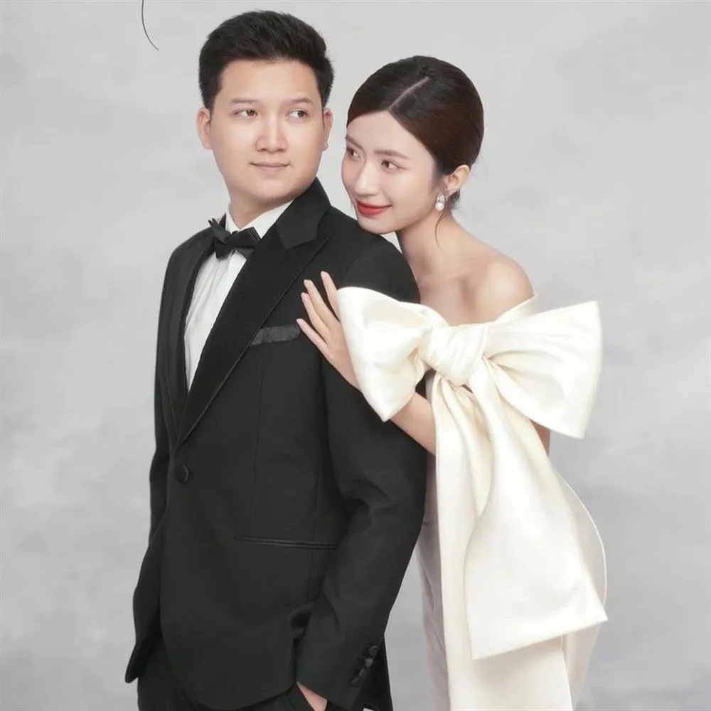 dien-vien-ngoc-huyen-thuong-ngay-nang-ve-cong-khai-chong-kem-mot-tuoi (3)