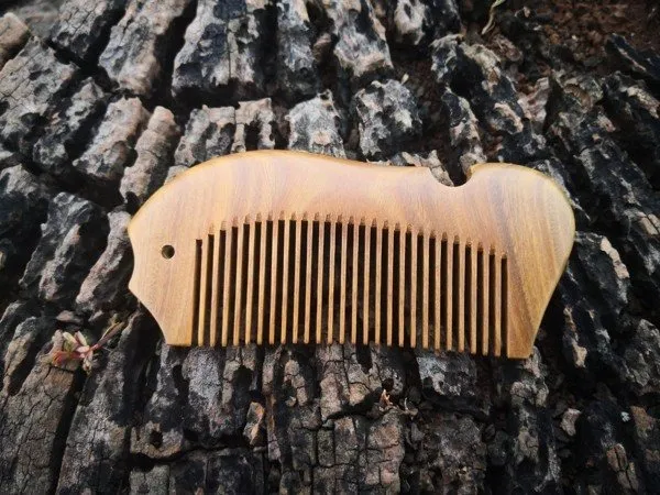 co-gai-duoc-ban-trai-cu-tang-li-xi-do-co-chiec-luoc-trong-le-cuoi (1)