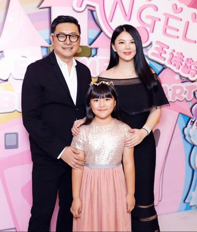 mc-ly-tuong-tung-cuop-bo-ban-than-gay-tranh-cai-nay-song-don-doc-voi-khoi-tai-san-171-nghin-ty (2)