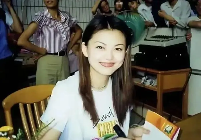 mc-ly-tuong-tung-cuop-bo-ban-than-gay-tranh-cai-nay-song-don-doc-voi-khoi-tai-san-171-nghin-ty (7)