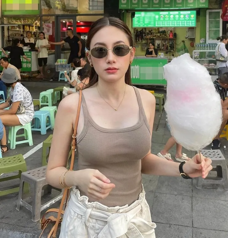 de-nhat-hot-girl-lao-tung-cong-khai-to-tinh-quang-linh-vlogs-hien-ra-sao (12)