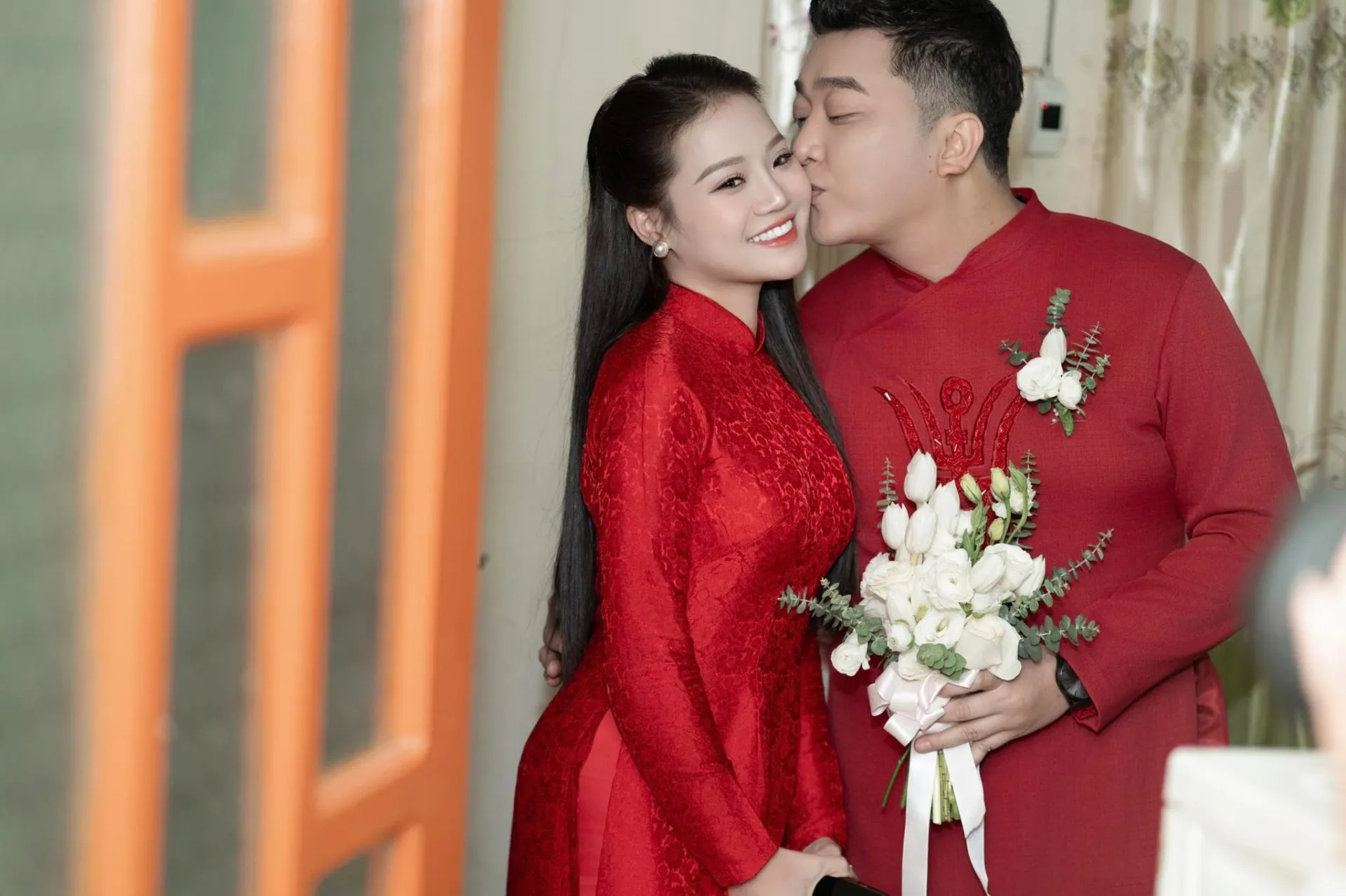 Yanbi-Thu-cuoi-cau-hon-ban-gai (8)