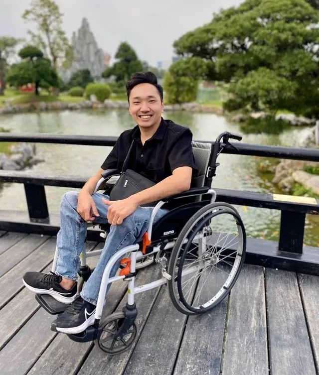 xon-xao-dong-thai-moi-cua-tiktoker-to-bi-chu-quan-duoi-vi-ngoi-xe-lan (1)