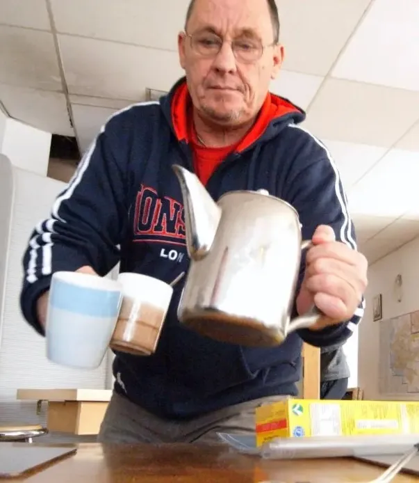 nguoi-dan-ong-trung-so-155-ty-nhung-bo-mac-gia-dinh (1)