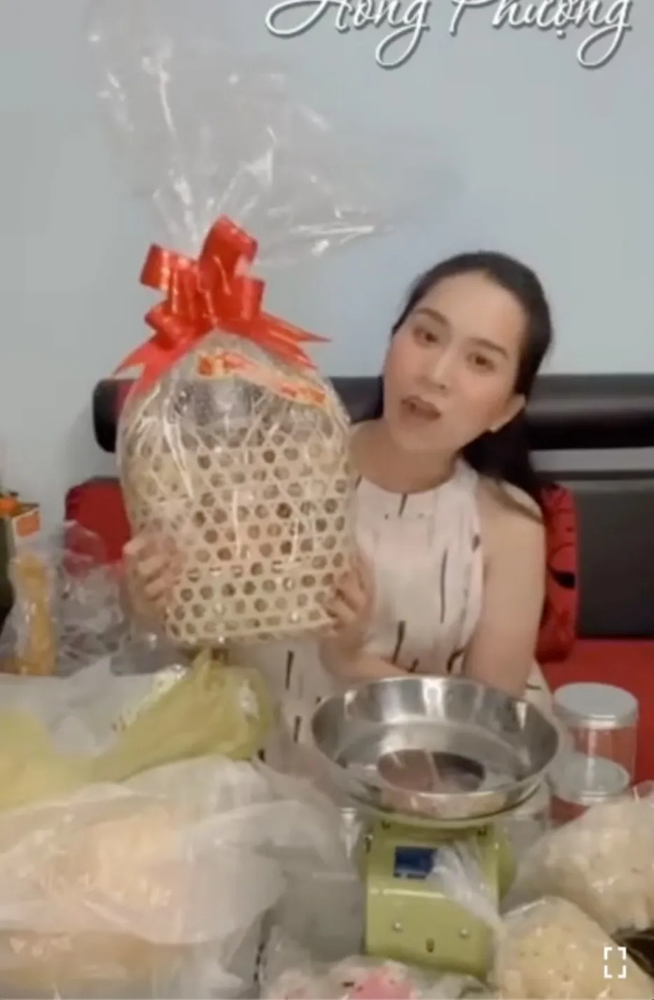 chau-gai-nsut-vu-linh-len-tieng-khi-gio-qua-tet-bi-che-sen (4)
