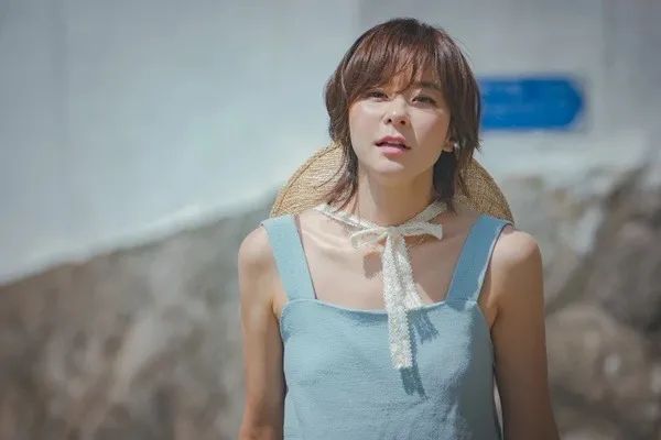 dien-vien-choi-kang-hee-hien-lam-nhan-vien-ve-sinh (3)