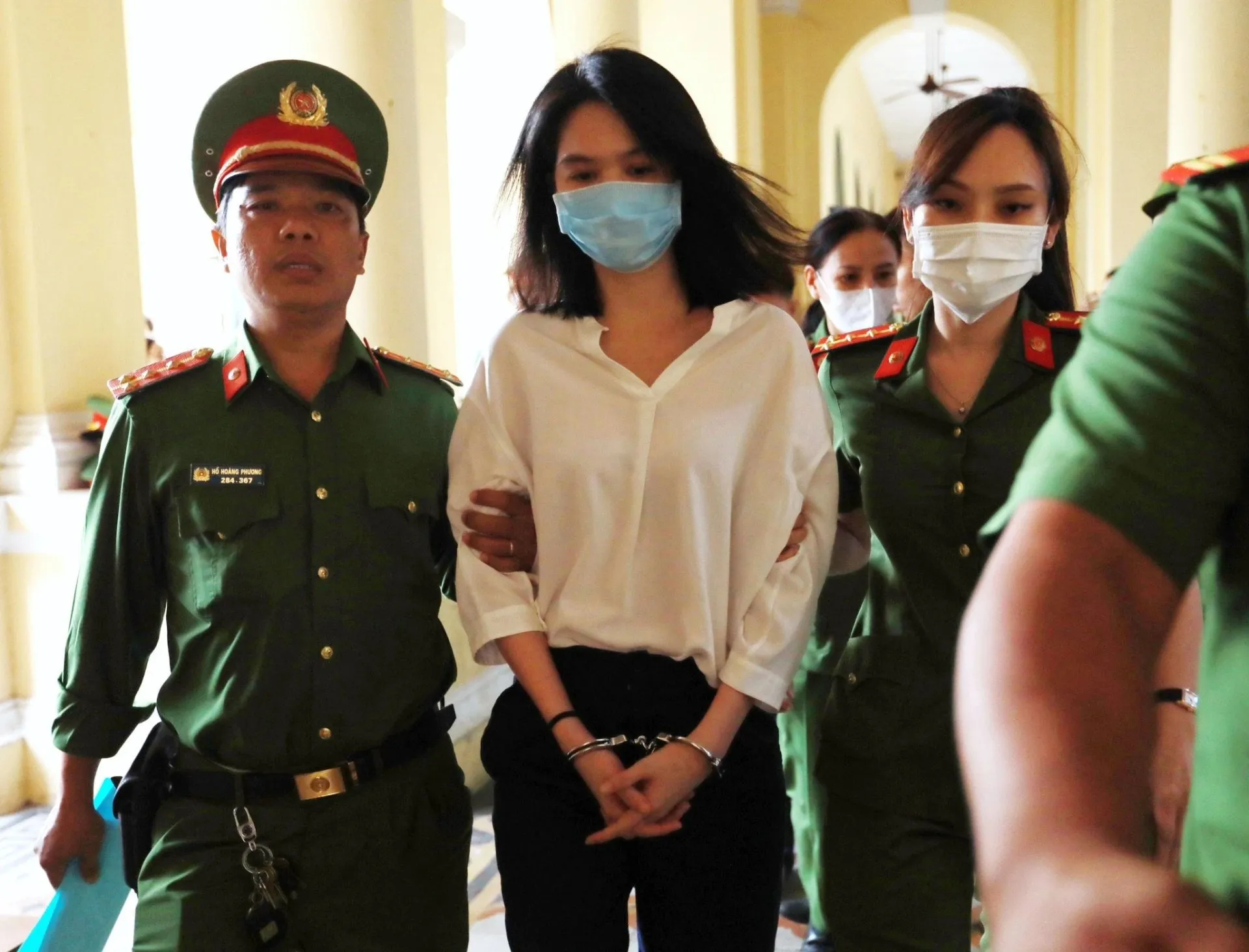 nu-dai-uy-cong-an-ap-giai-ngoc-trinh-gay-sot (1)