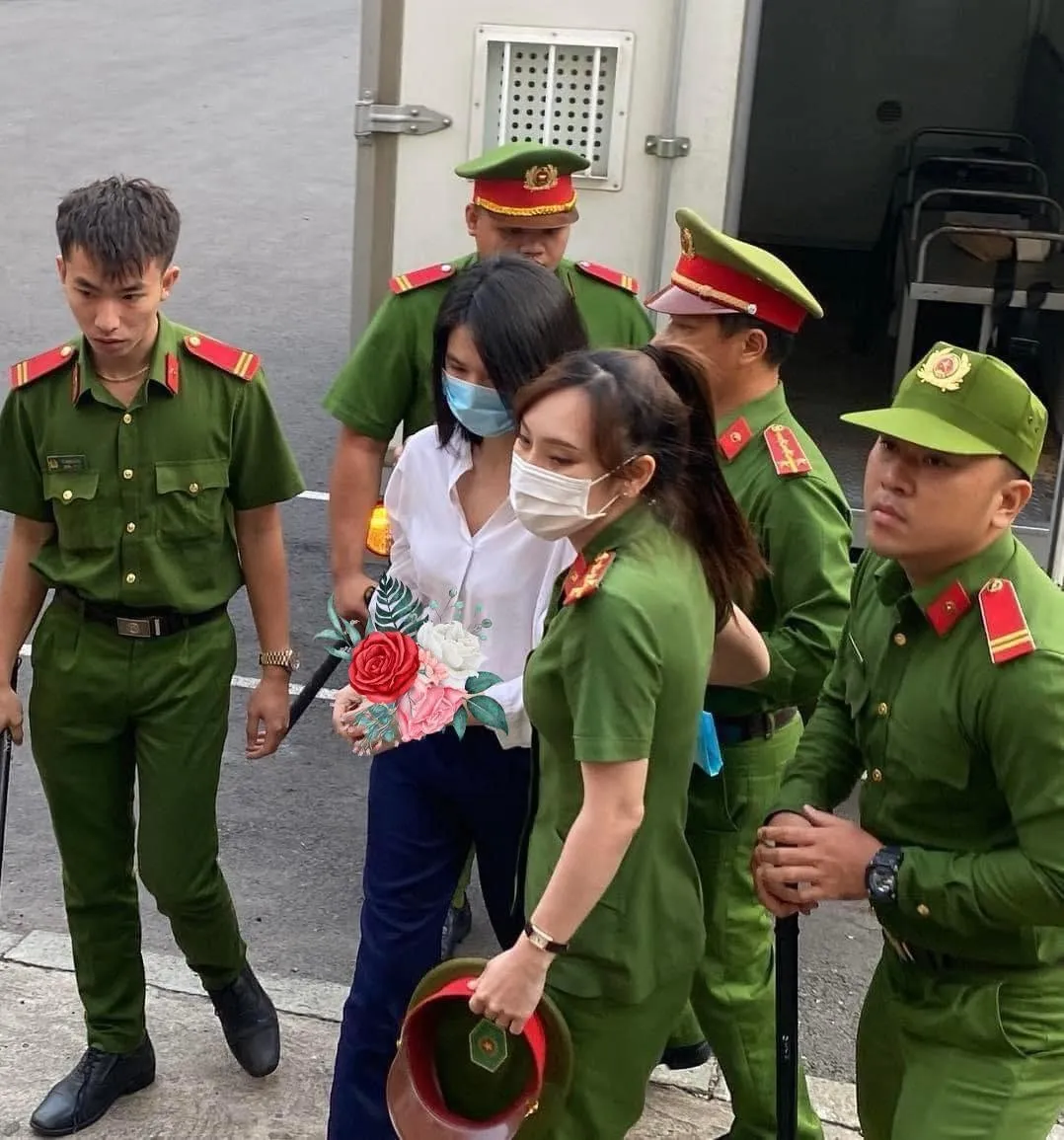 nu-dai-uy-cong-an-ap-giai-ngoc-trinh-gay-sot (3)