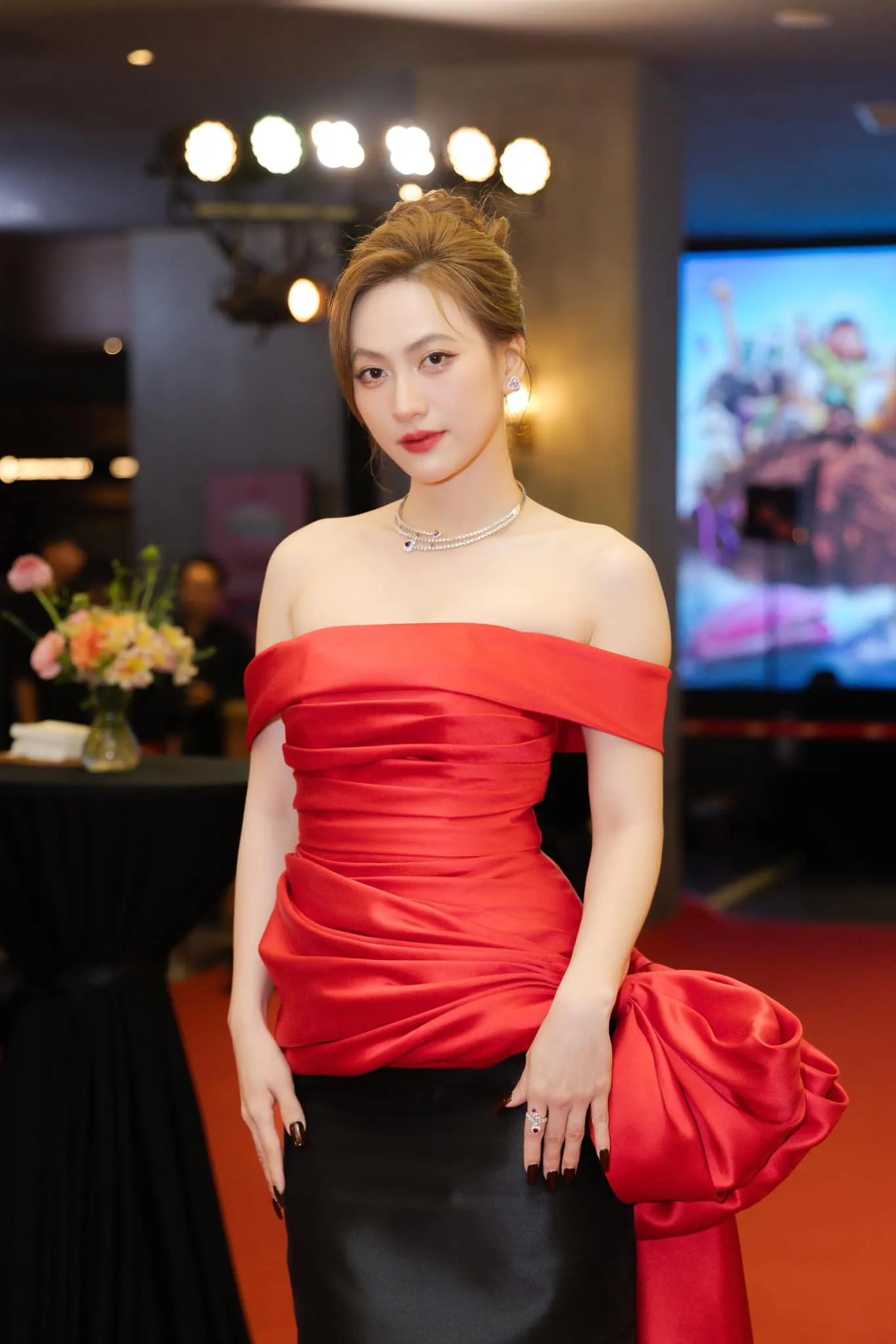 phuong-anh-dao-suyt-thanh-tho-hot-toc (5)