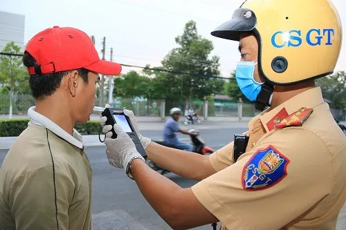 vi-sao-uong-ruou-gan-1-ngay-van-con-nong-do-con (3)