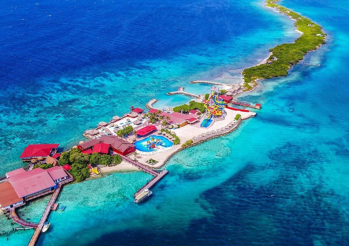 co-dau-yeu-cau-khach-moi-di-tien