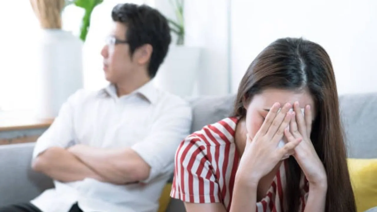 nguoi-phu-nu-buc-xuc-doi-ly-hon-vi-chong-khong-chiu-tam (1)