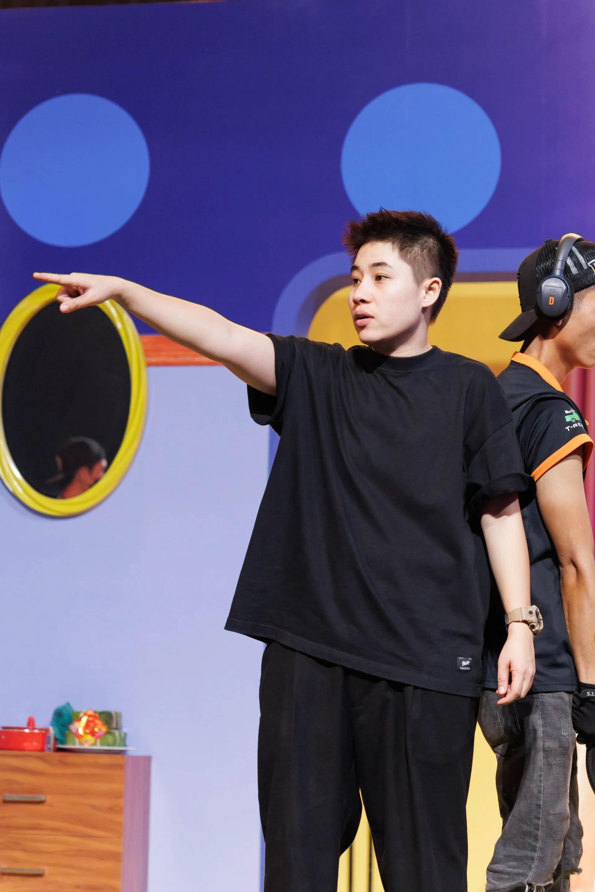 dinh-ha-uyen-thu-san-khau-tet-dep (8)