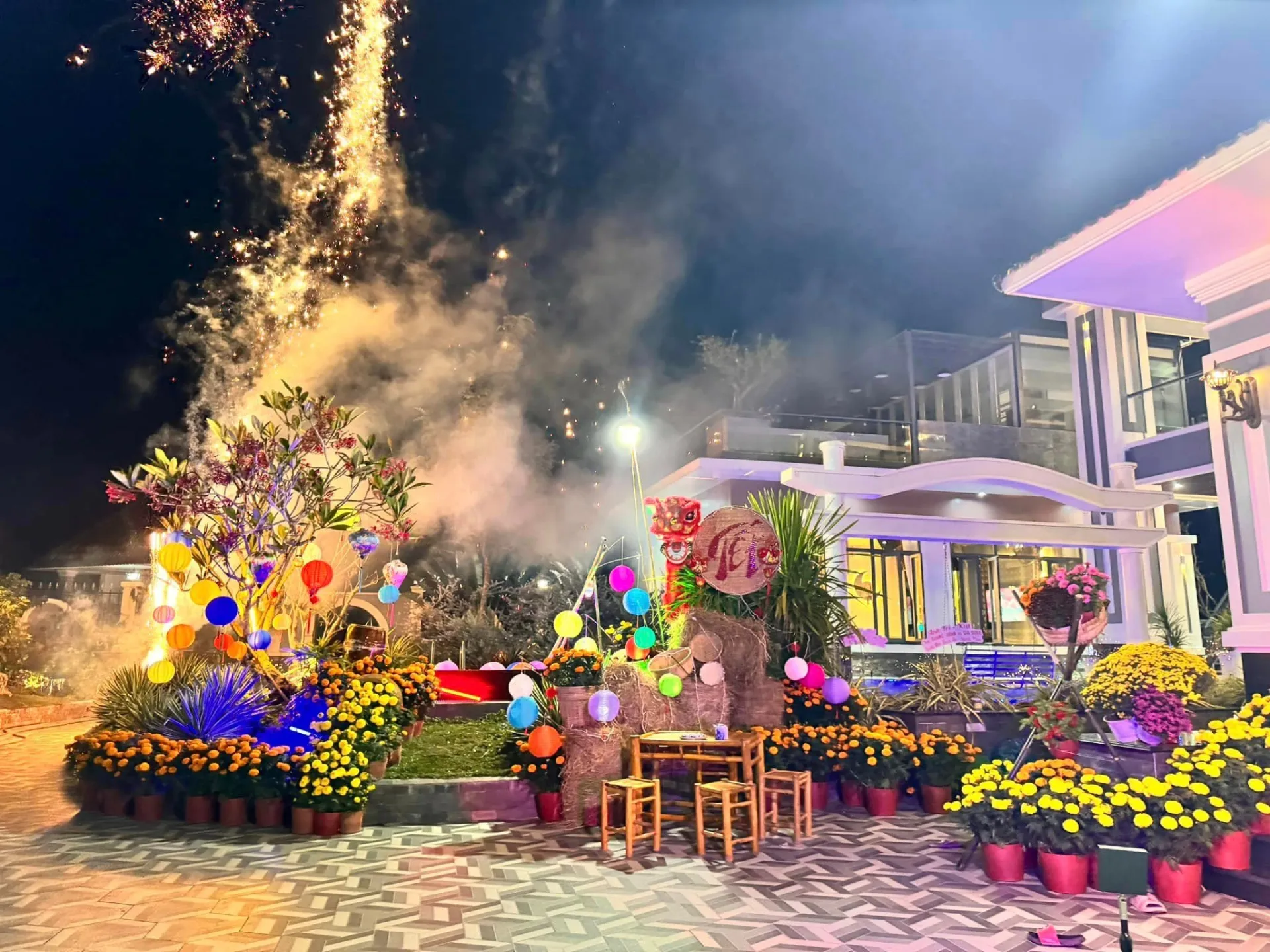 ha-tri-quang-thanh-doan-trang-hoang-biet-thu-dip-tet (2)