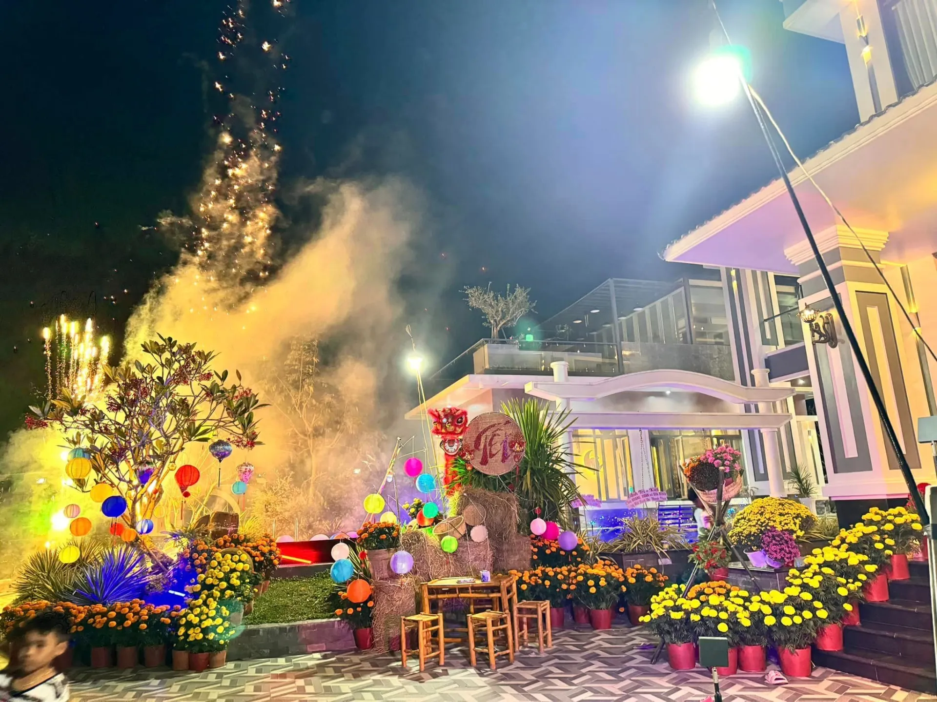 ha-tri-quang-thanh-doan-trang-hoang-biet-thu-dip-tet (3)