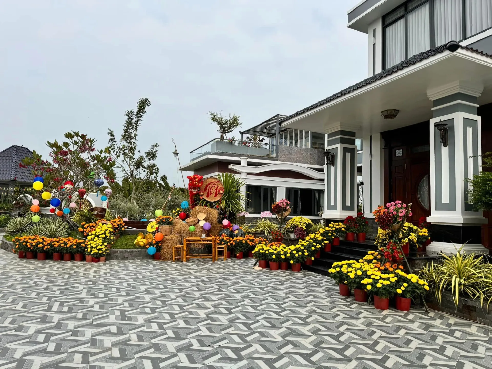 ha-tri-quang-thanh-doan-trang-hoang-biet-thu-dip-tet (5)