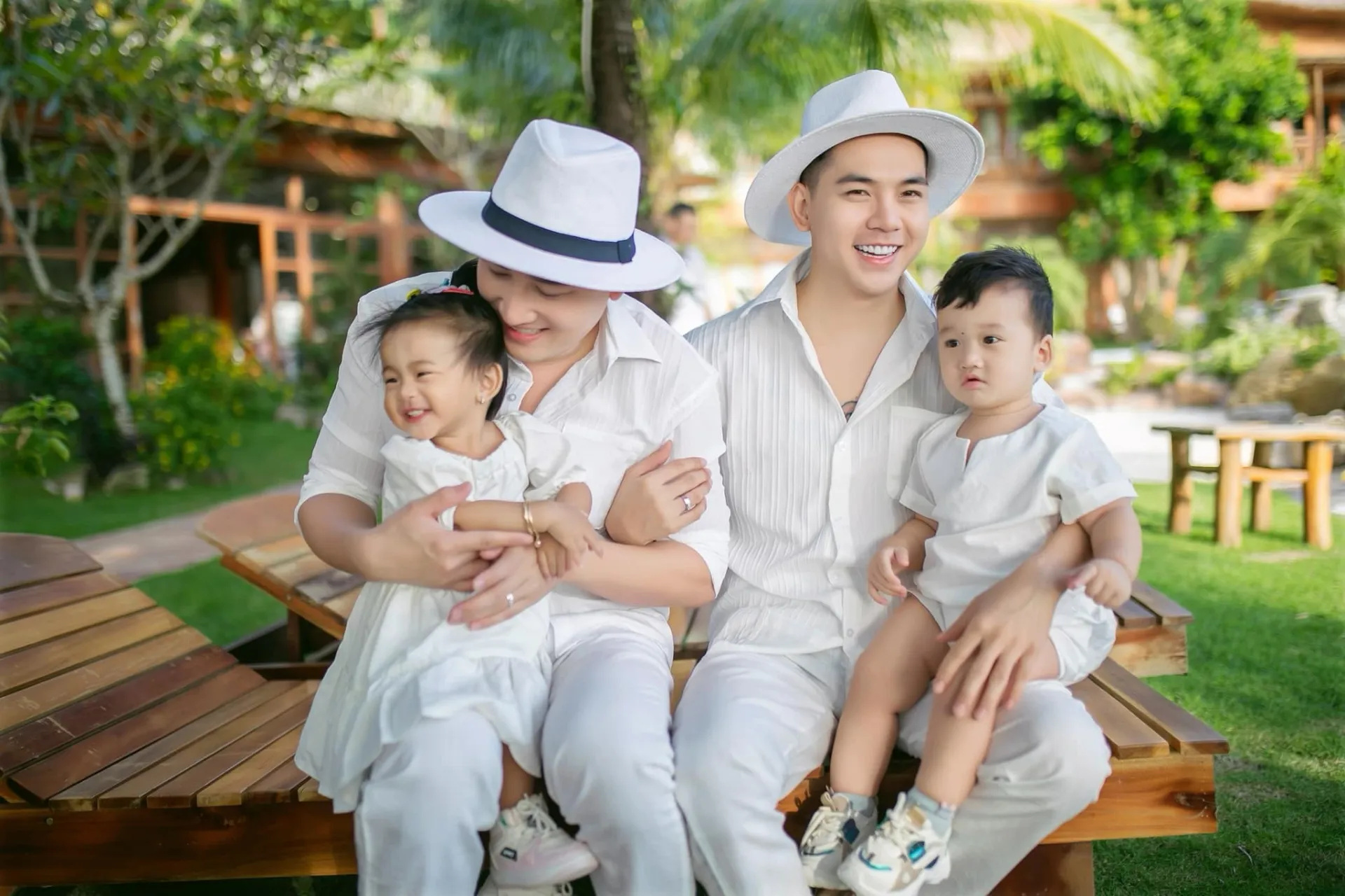 ha-tri-quang-thanh-doan-trang-hoang-biet-thu-dip-tet (6)