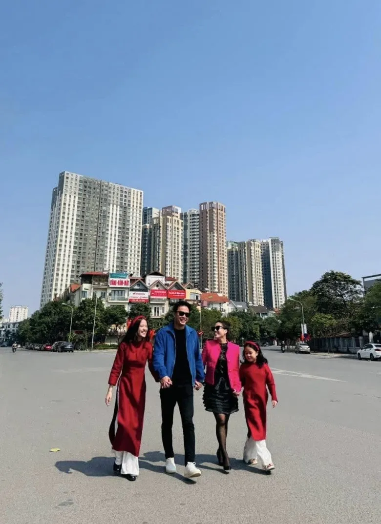 hong-dang-phan-ung-the-nao-khi-bi-nhac-chuyen-troi-au-ngay-dau-nam (5)